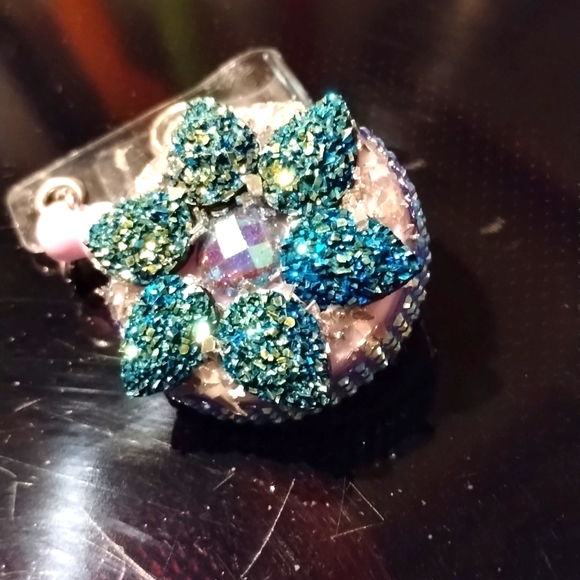 Retractable name badge holder - Picture 2 of 3